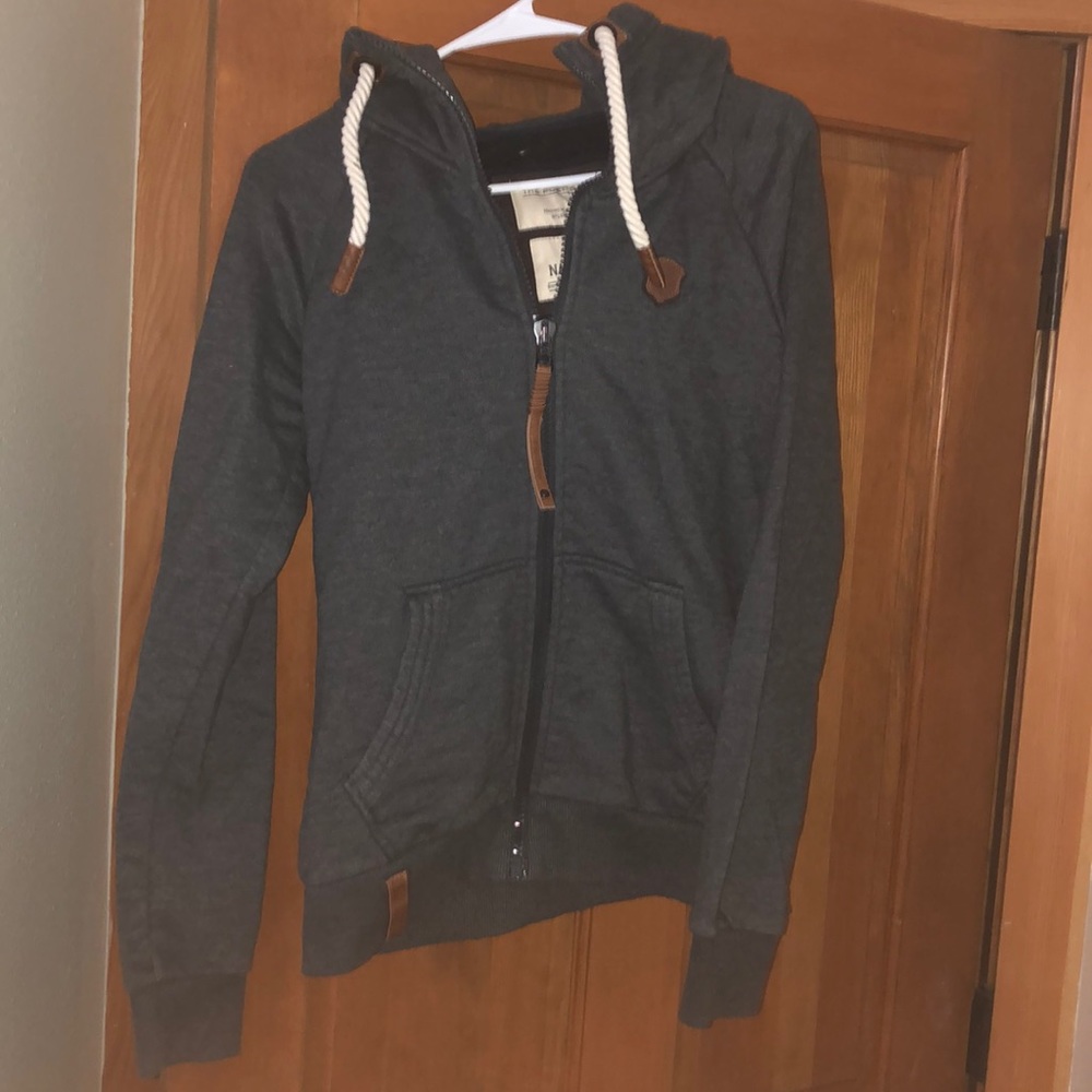 Super cute women’s zip up sweatshirt!